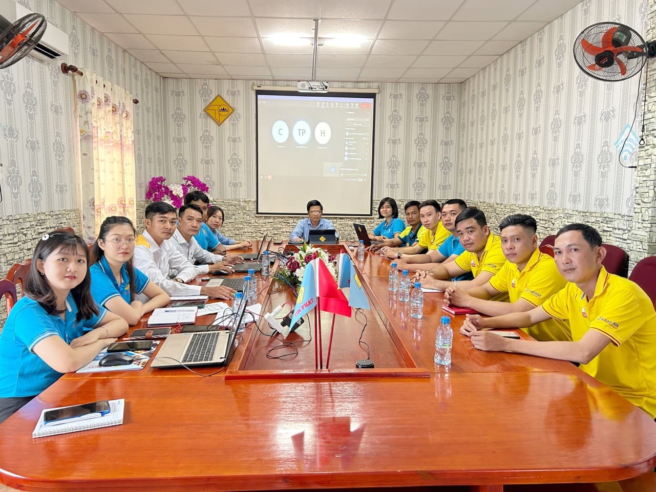 Đội ngũ Tín Phát Group trong hoạt động kinh doanh
