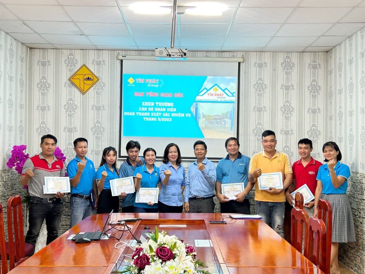 TÍN PHÁT: KHEN THƯỞNG CÁN BỘ NHÂN VIÊN LAO ĐỘNG GIỎI THÁNG 5/2023