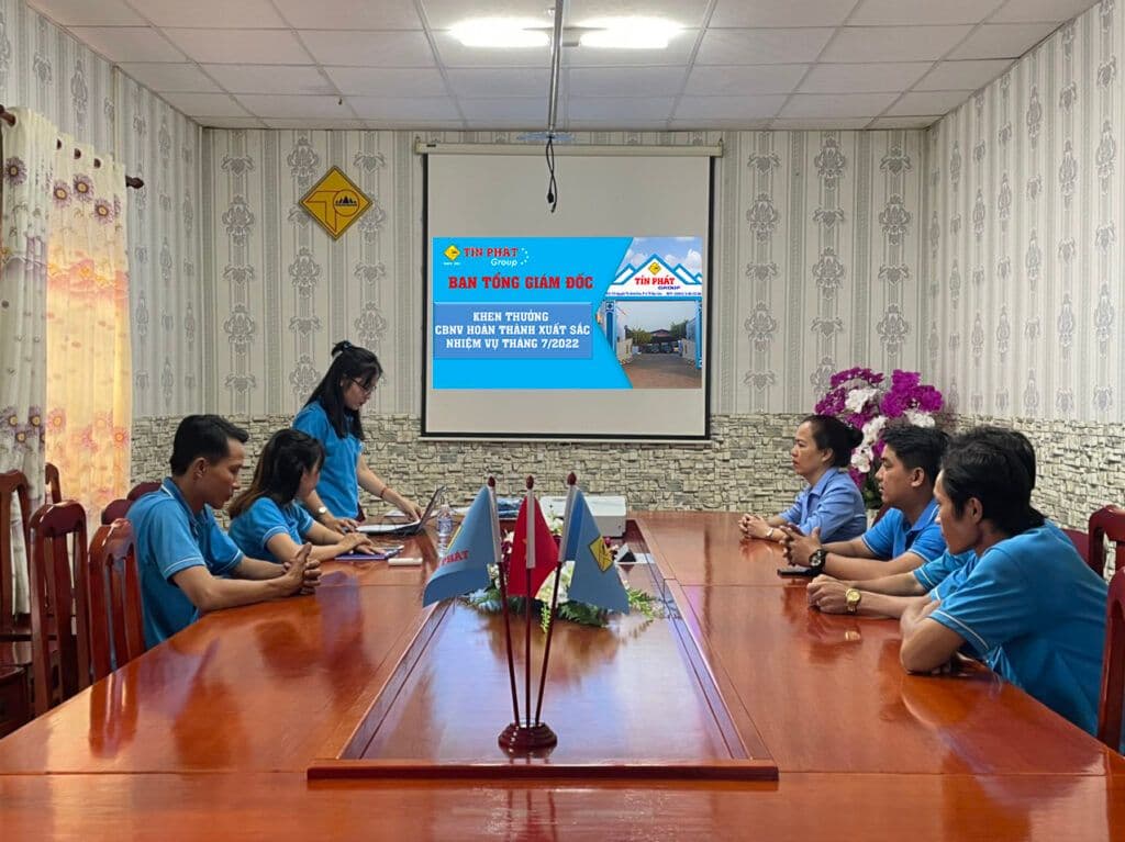 KHEN THƯỞNG CBNV HOÀN THÀNH XUẤT SẮC NHIỆM VỤ THÁNG 7/2022