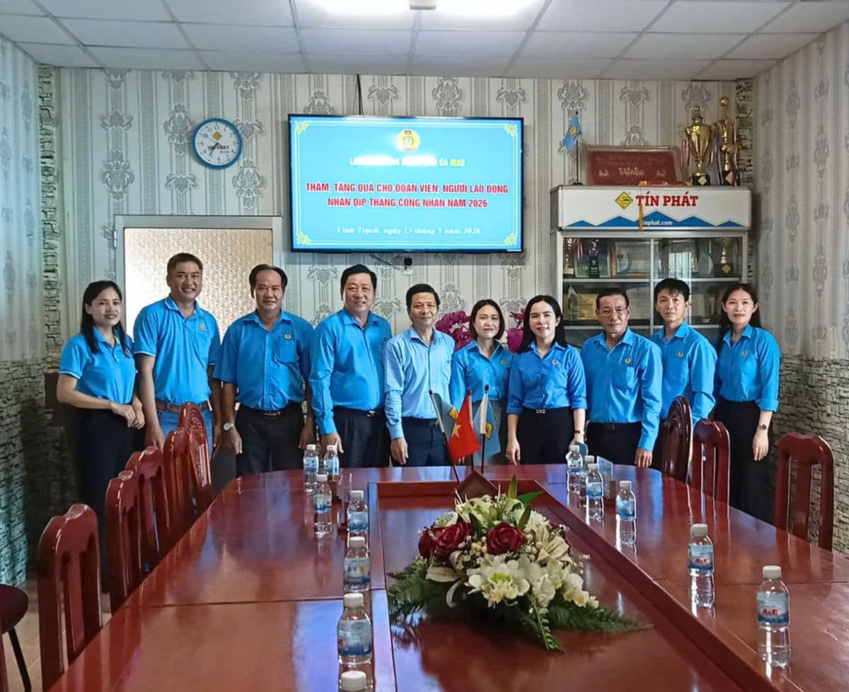LIÊN ĐOÀN LAO ĐỘNG TỈNH CÀ MAU THĂM HỎI VÀ TRAO QUÀ CHO CÔNG ĐOÀN VIÊN TÍN PHÁT GROUP