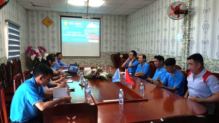 TÍN PHÁT TỔ CHỨC HỌP PHÒNG KINH DOANH VÀ VINH DANH CBNV XUẤT SẮC TRONG PHONG TRÀO THI ĐUA