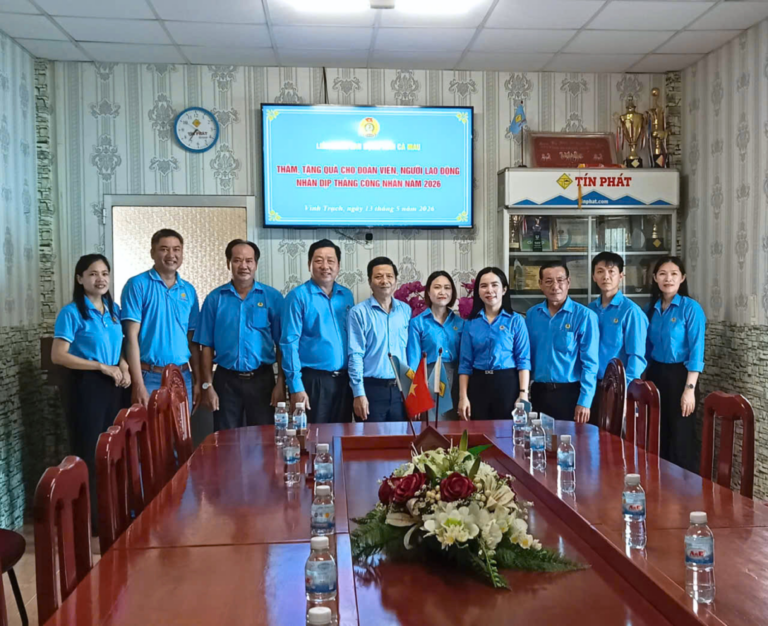 LIÊN ĐOÀN LAO ĐỘNG TỈNH CÀ MAU THĂM HỎI VÀ TRAO QUÀ CHO CÔNG ĐOÀN VIÊN  TÍN PHÁT GROUP